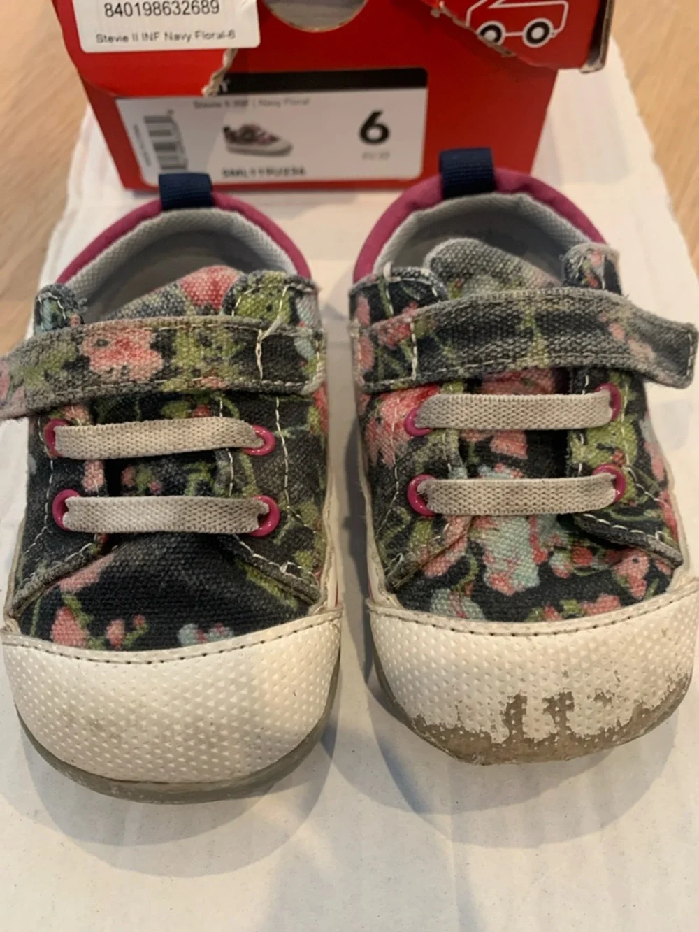 See Kai Run Stevie II - Navy Floral size 6